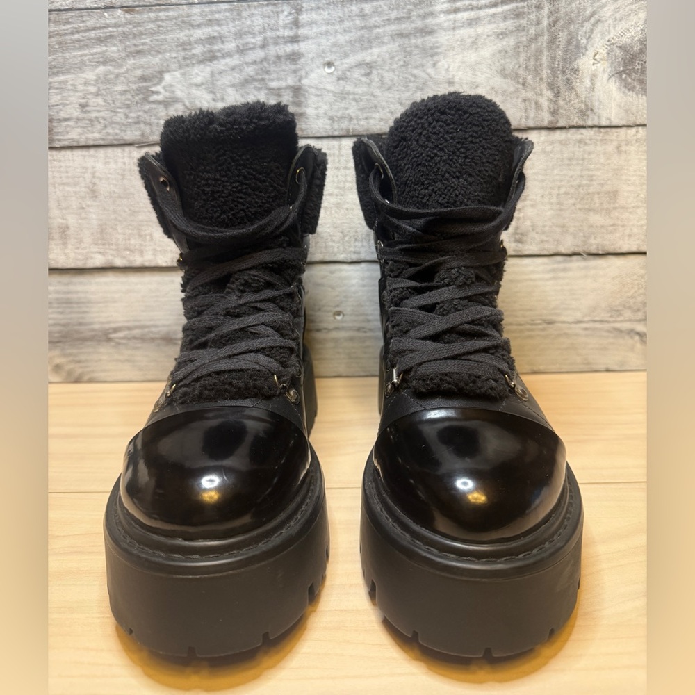 STEVE MADDEN. Steve Madden Reyen Boot Leather Combat Lug Sole Sherpa Whimsigoth - Picture 8 of 10
